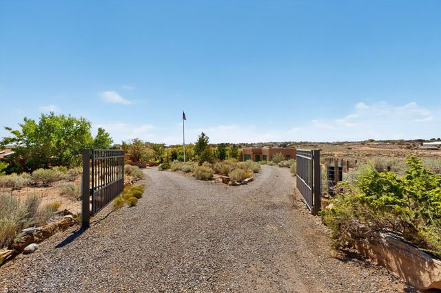 2000 W Mate Court NE, Rio Rancho, NM 87144