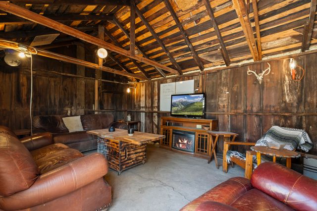 320 W Tahlequah Avenue, Vinita, OK 74301