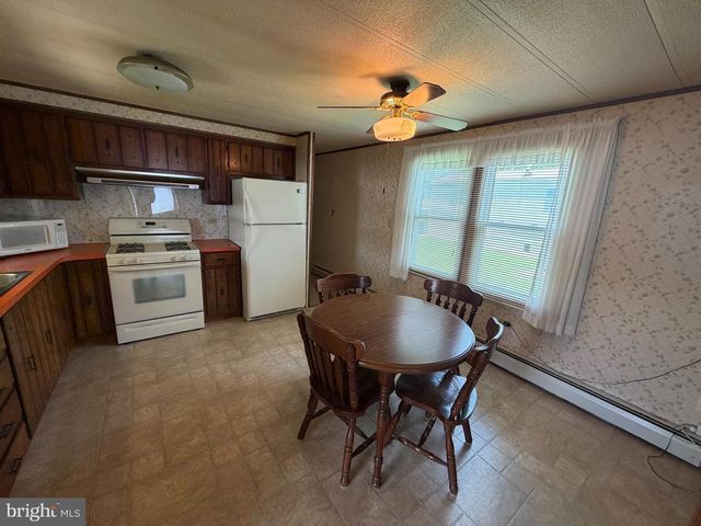 27 RIDGEWOOD MNR, Manheim, PA 17545