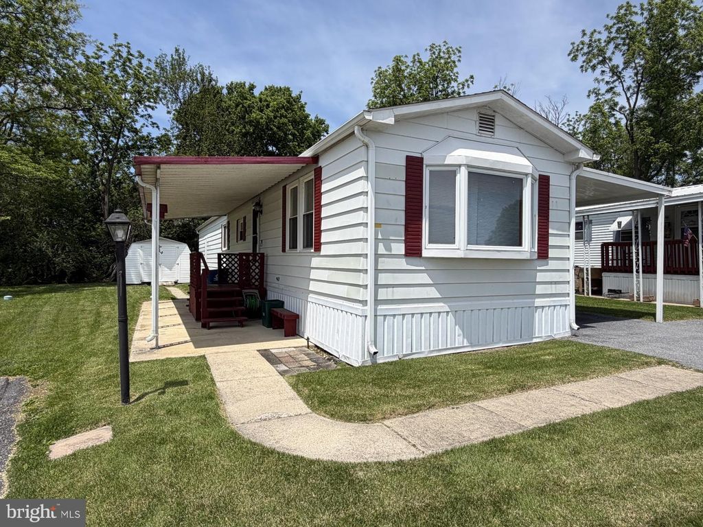 27 RIDGEWOOD MNR, Manheim, PA 17545