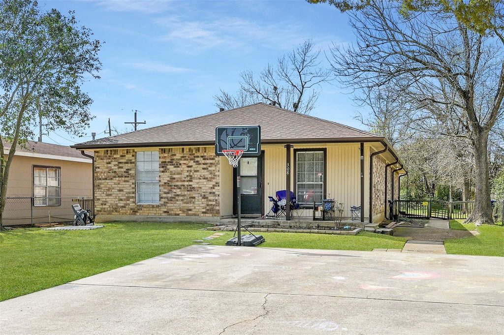 308 Lawrence Street A, Tomball, TX 77375