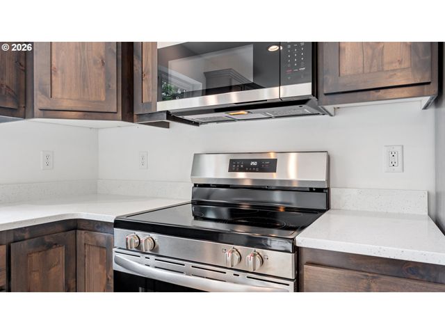 91512 Grinnell Ln, Coos Bay, OR 97420