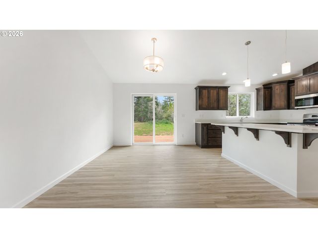 91512 Grinnell Ln, Coos Bay, OR 97420