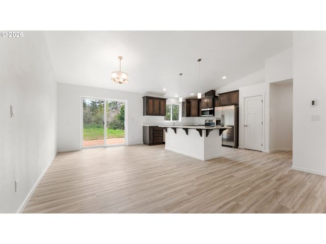 91512 Grinnell Ln, Coos Bay, OR 97420