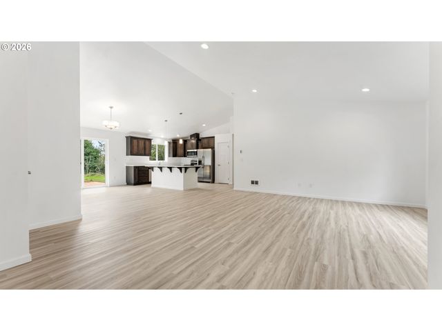 91512 Grinnell Ln, Coos Bay, OR 97420