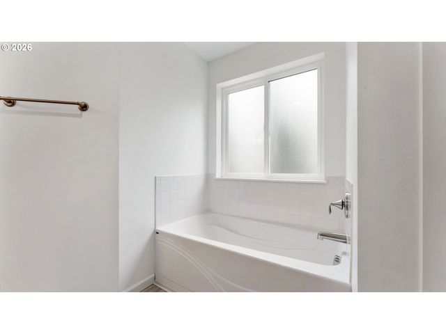 91512 Grinnell Ln, Coos Bay, OR 97420