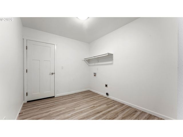 91512 Grinnell Ln, Coos Bay, OR 97420