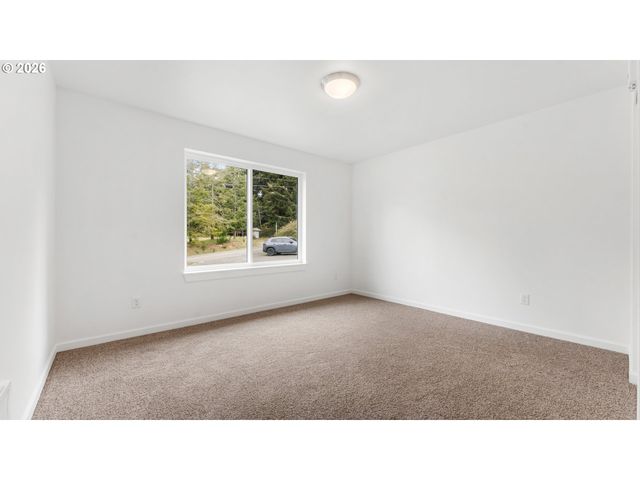 91512 Grinnell Ln, Coos Bay, OR 97420