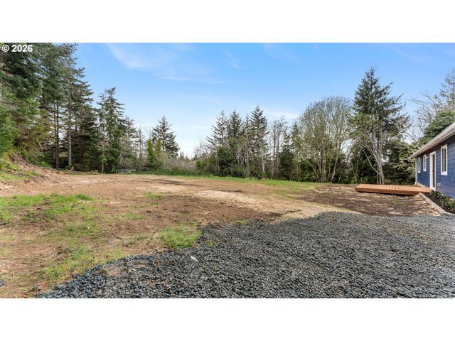 91512 Grinnell Ln, Coos Bay, OR 97420