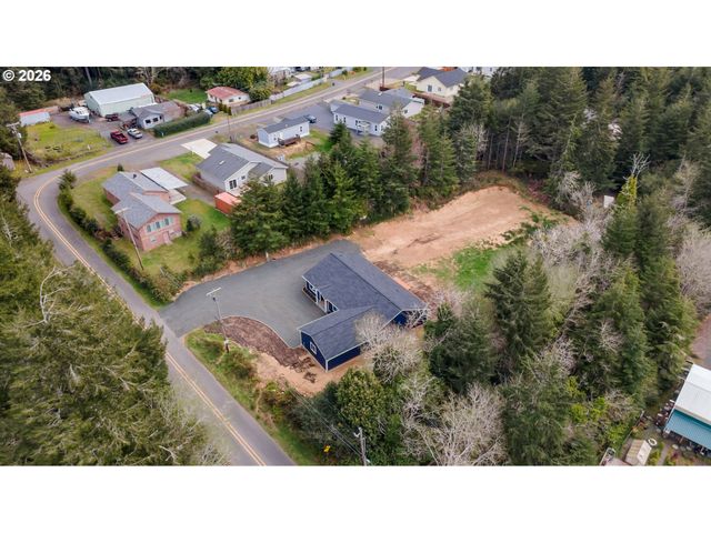 91512 Grinnell Ln, Coos Bay, OR 97420