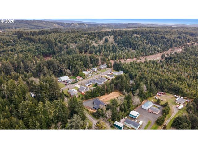 91512 Grinnell Ln, Coos Bay, OR 97420