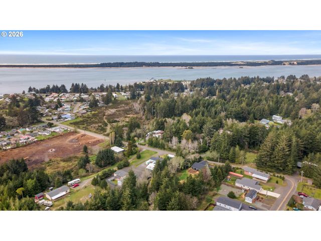 91512 Grinnell Ln, Coos Bay, OR 97420