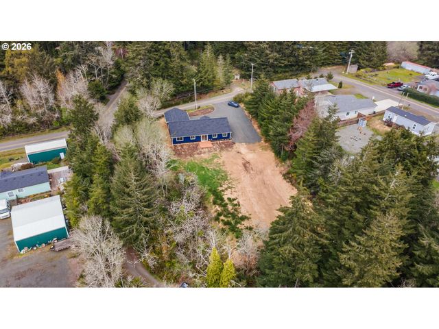 91512 Grinnell Ln, Coos Bay, OR 97420