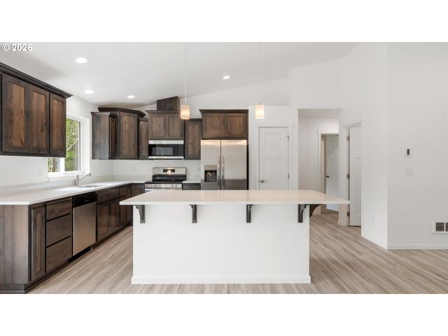 91512 Grinnell Ln, Coos Bay, OR 97420