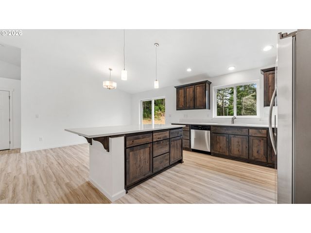 91512 Grinnell Ln, Coos Bay, OR 97420