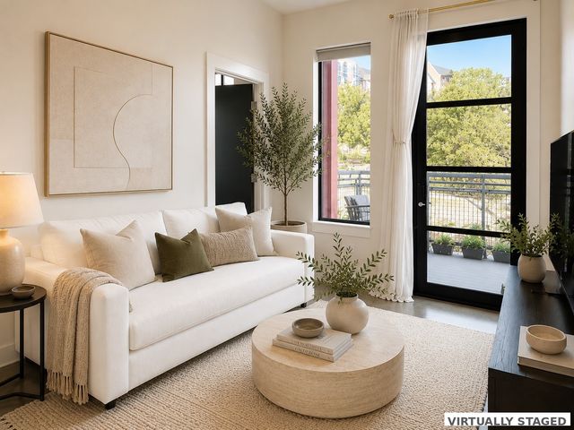 1900 12th Ave S Apt 215, Nashville, TN 37203