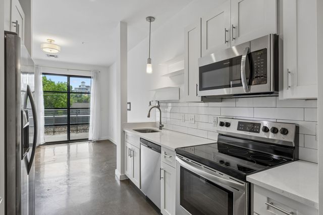1900 12th Ave S Apt 215, Nashville, TN 37203