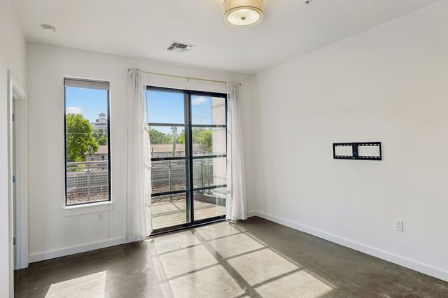 1900 12th Ave S Apt 215, Nashville, TN 37203
