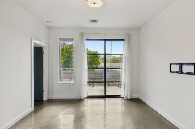 1900 12th Ave S Apt 215, Nashville, TN 37203