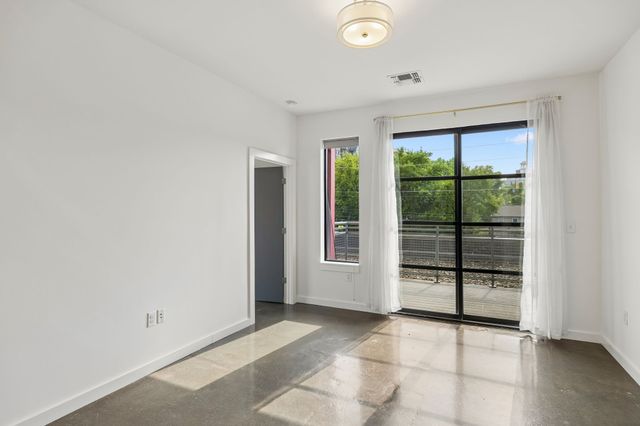 1900 12th Ave S Apt 215, Nashville, TN 37203