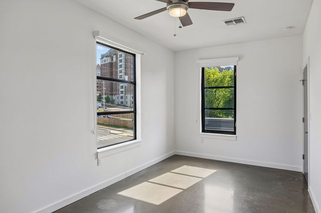 1900 12th Ave S Apt 215, Nashville, TN 37203