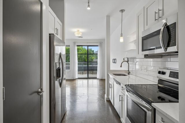 1900 12th Ave S Apt 215, Nashville, TN 37203