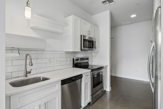 1900 12th Ave S Apt 215, Nashville, TN 37203