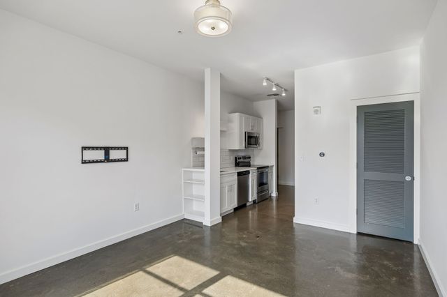 1900 12th Ave S Apt 215, Nashville, TN 37203