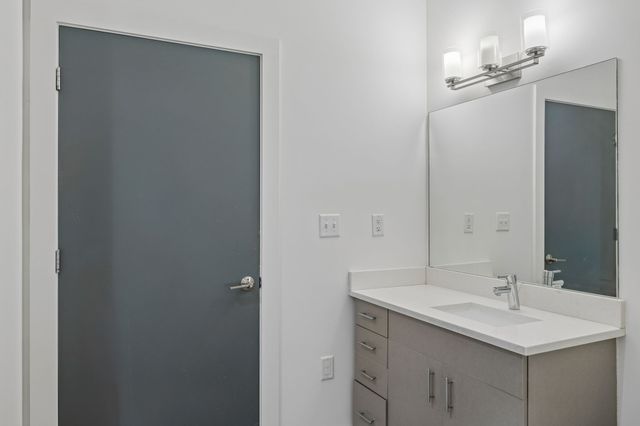 1900 12th Ave S Apt 215, Nashville, TN 37203