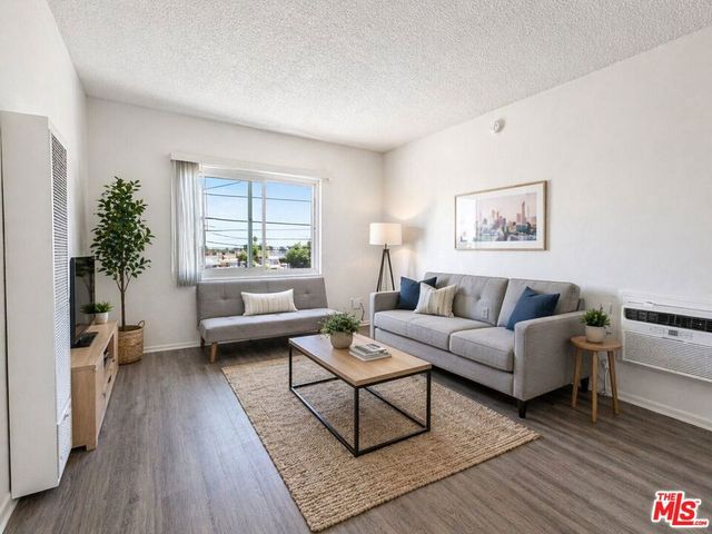 1133 W 36th Place 2, Los Angeles, CA 90007