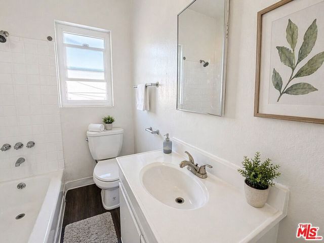1133 W 36th Place 2, Los Angeles, CA 90007