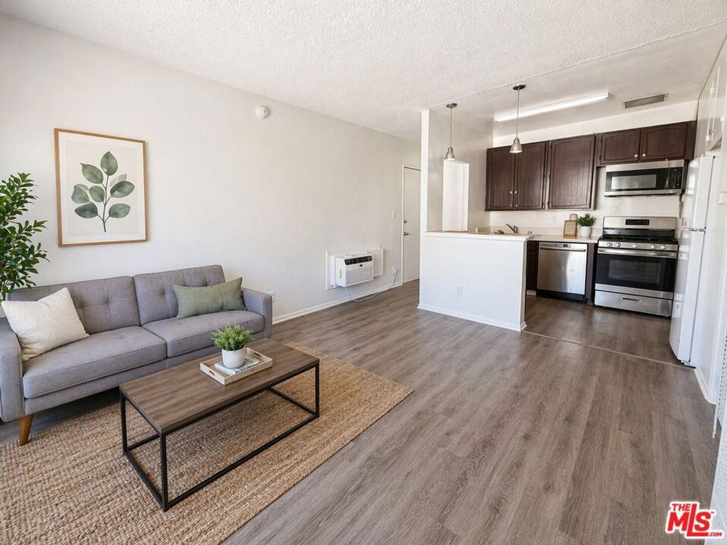 1133 W 36th Place 2, Los Angeles, CA 90007