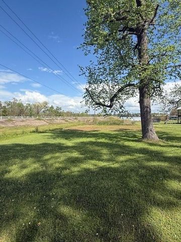 129 Lakeshore N, Onalaska, TX 77360