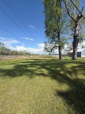 129 Lakeshore N, Onalaska, TX 77360