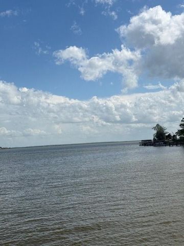 129 Lakeshore N, Onalaska, TX 77360