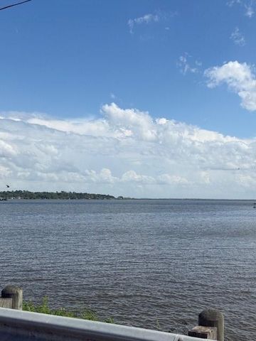 129 Lakeshore N, Onalaska, TX 77360