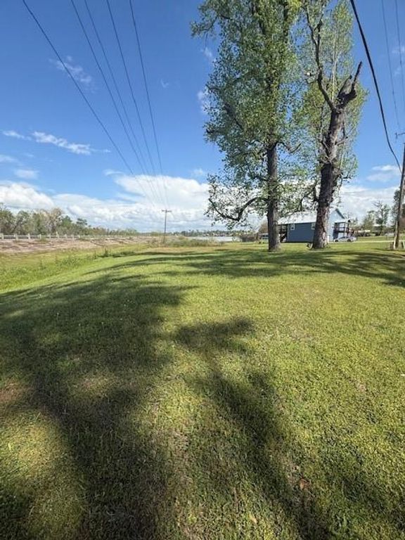 129 Lakeshore N, Onalaska, TX 77360