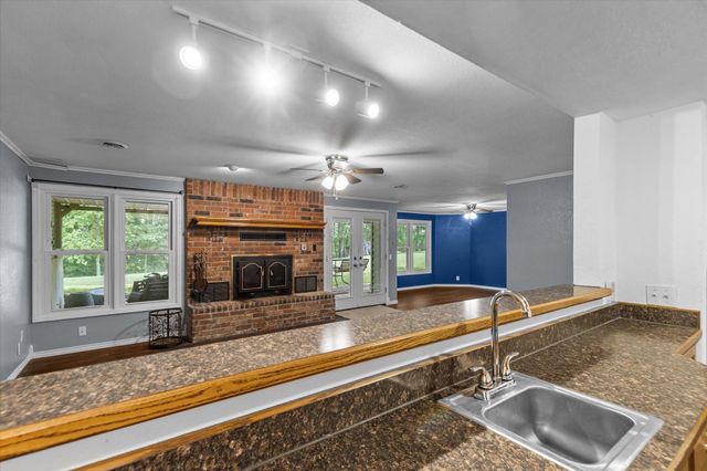 8268 Lawrence 2194, Monett, MO 65708