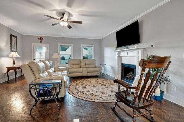 4 Evergreen Trl, Burns, TN 37029