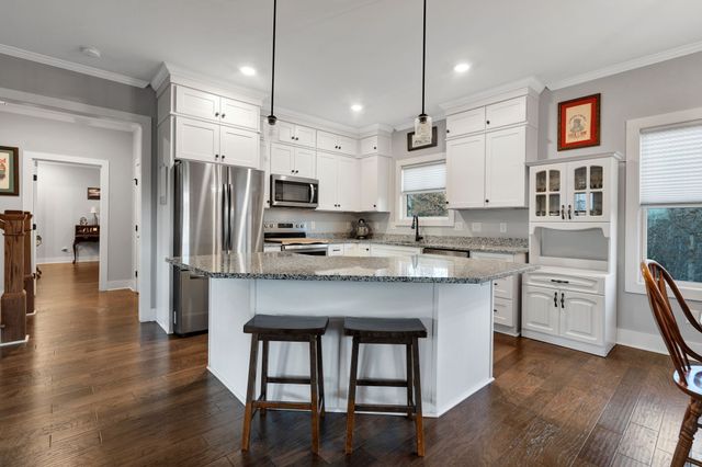 4 Evergreen Trl, Burns, TN 37029