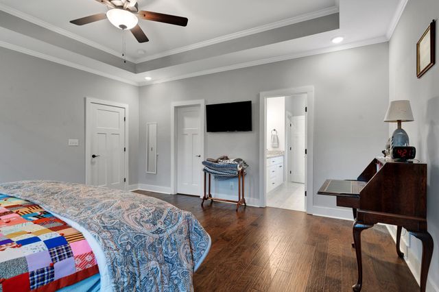 4 Evergreen Trl, Burns, TN 37029