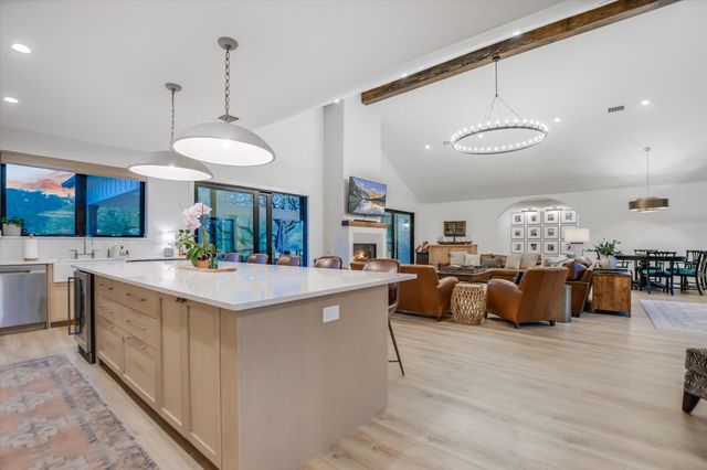 210 Hub DR, Wimberley, TX 78676