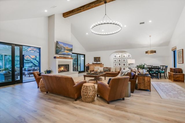 210 Hub DR, Wimberley, TX 78676