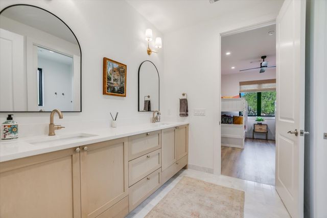 210 Hub DR, Wimberley, TX 78676