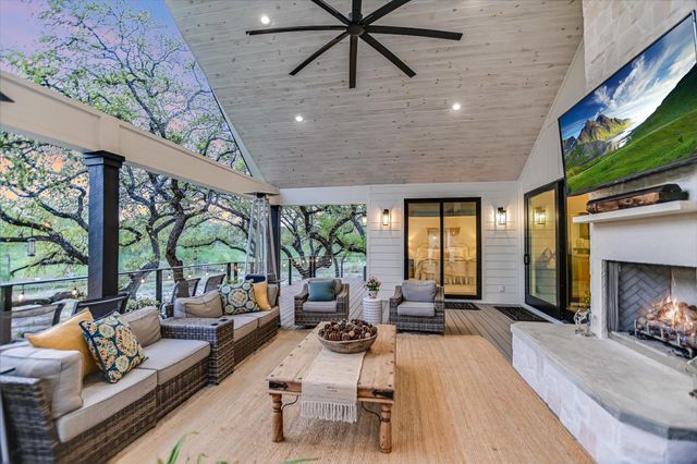 210 Hub DR, Wimberley, TX 78676