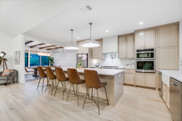 210 Hub DR, Wimberley, TX 78676