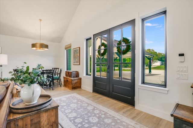 210 Hub DR, Wimberley, TX 78676