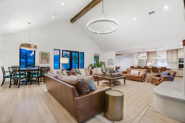 210 Hub DR, Wimberley, TX 78676