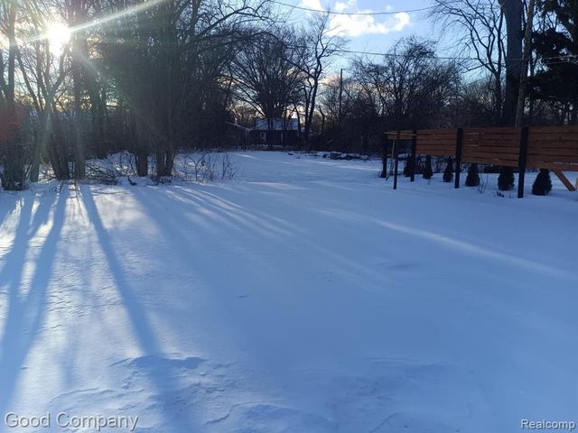 26505 Northeastern Highway, Madison Heights, MI 48071