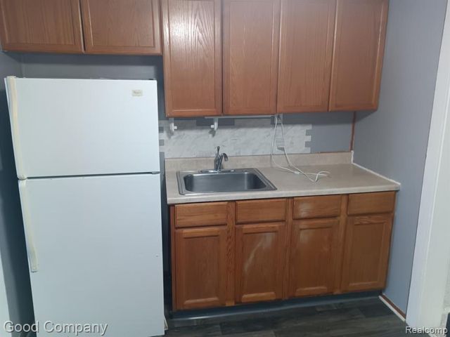 26505 Northeastern Highway, Madison Heights, MI 48071